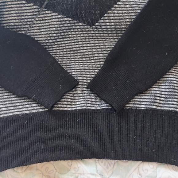 3/$25 NWOT. Cambridge Child Sweater. Size 8. Black and Gray. - Picture 4 of 5